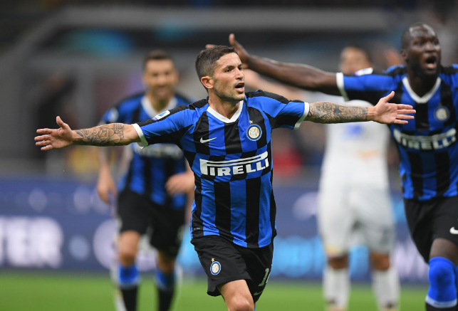 卡利亚里高空压制罗马防线屡失误，科内孤掌难鸣