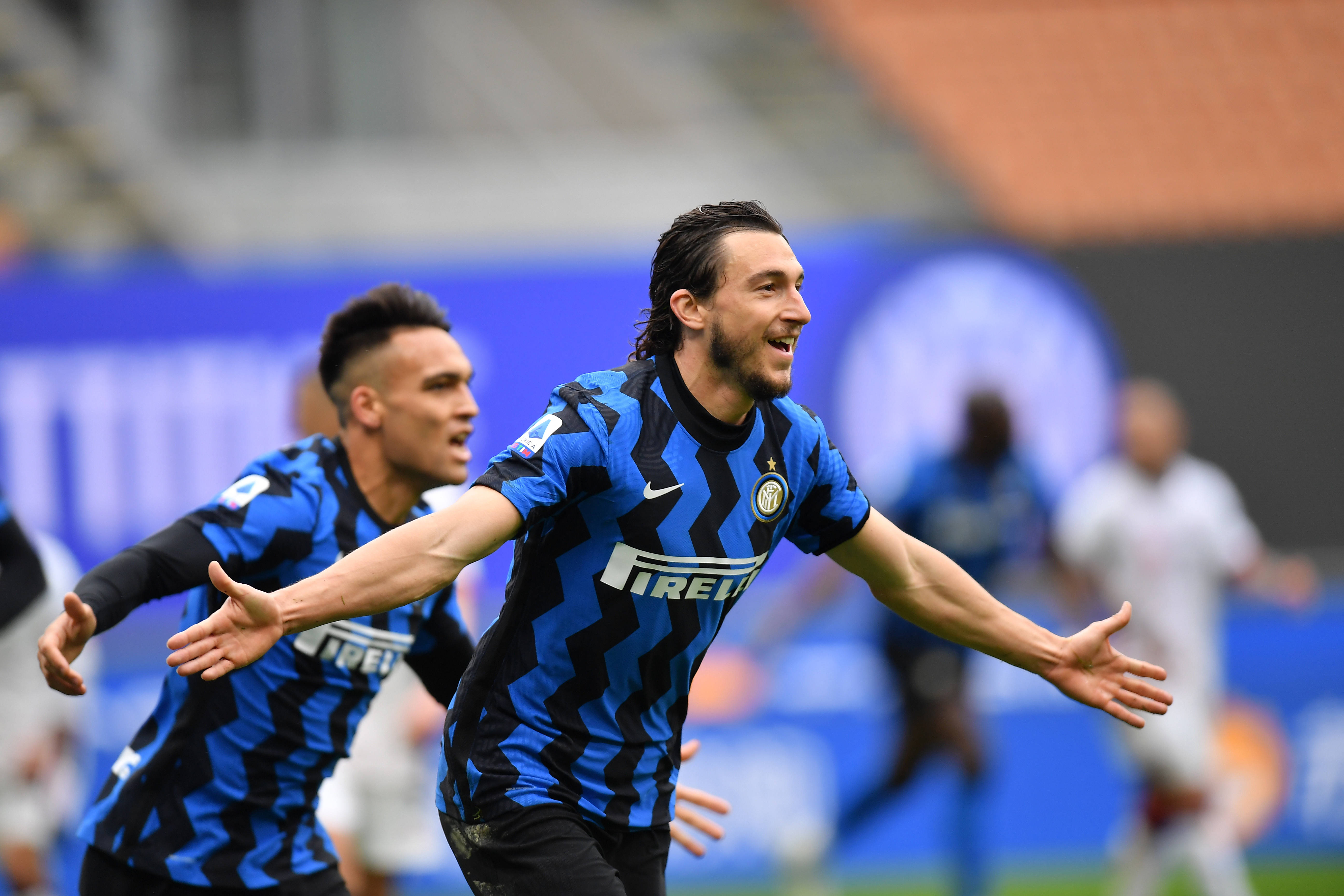 罗马3-1客胜克雷莫内塞登顶意甲，苏莱、埃文-弗格森、利马破门（罗马客场3-1力克克雷莫内塞登顶意甲，苏莱、埃文-弗格森与利马相继破门）