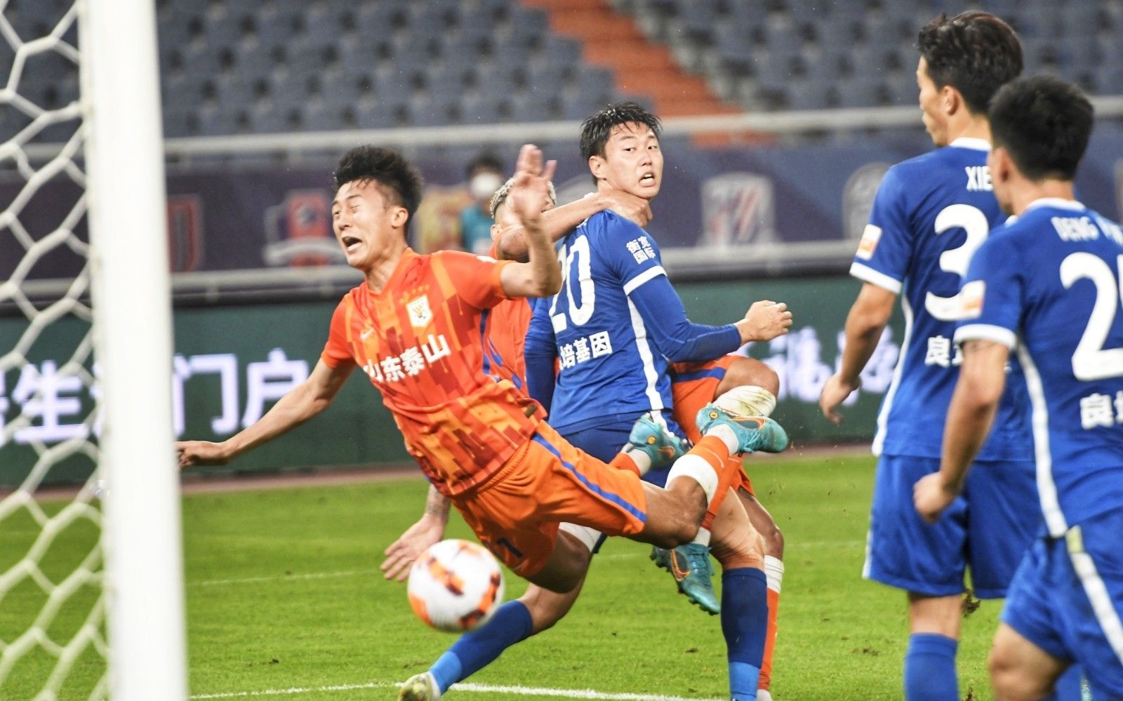 美媒：东契奇直接开着布加迪跑车来到今日与独行侠的比赛现场