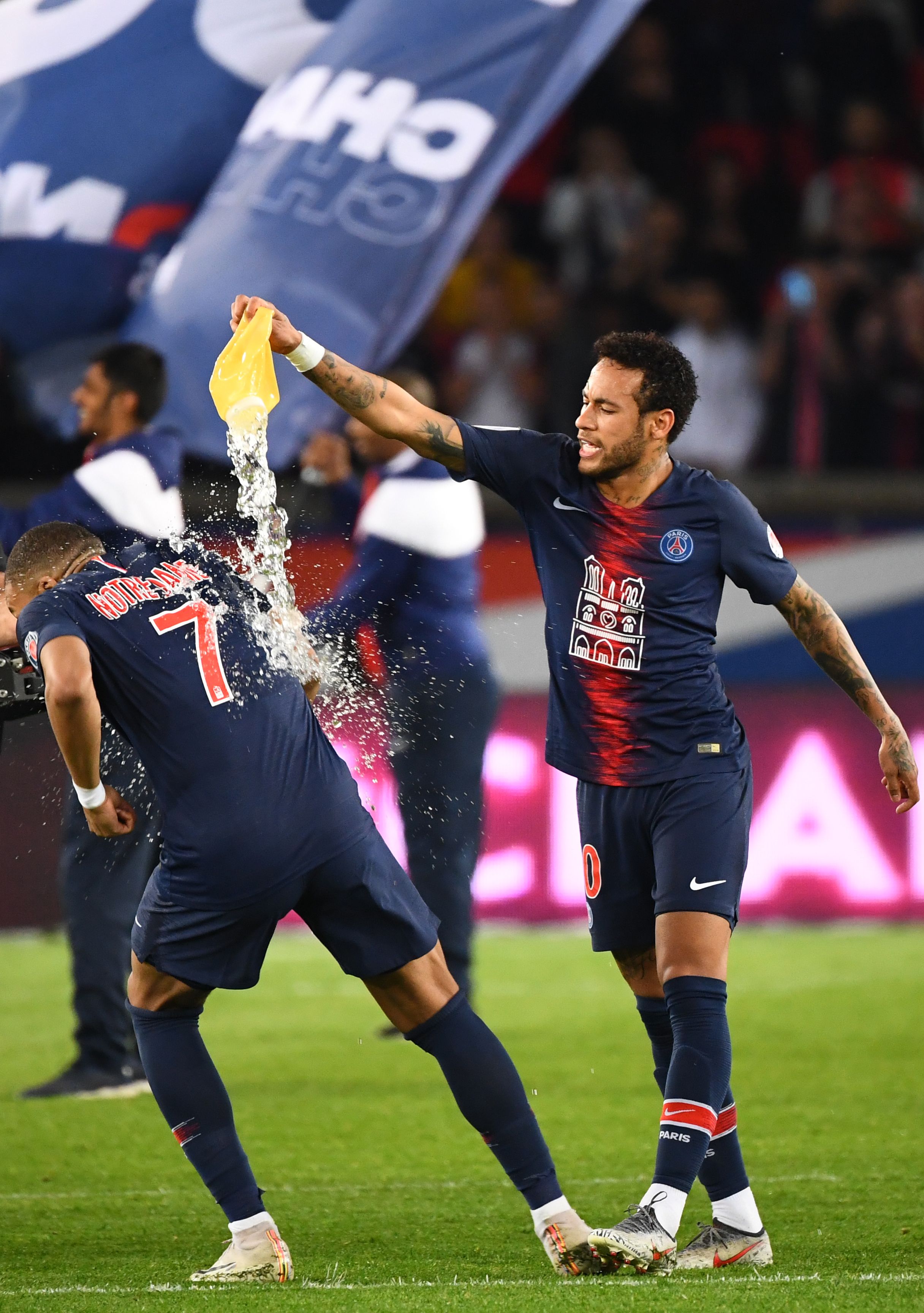 达尼洛同时斩获两座欧冠&解放者杯冠军，为历史首人（达尼洛创纪录：史上首人同时加冕欧冠与解放者杯）