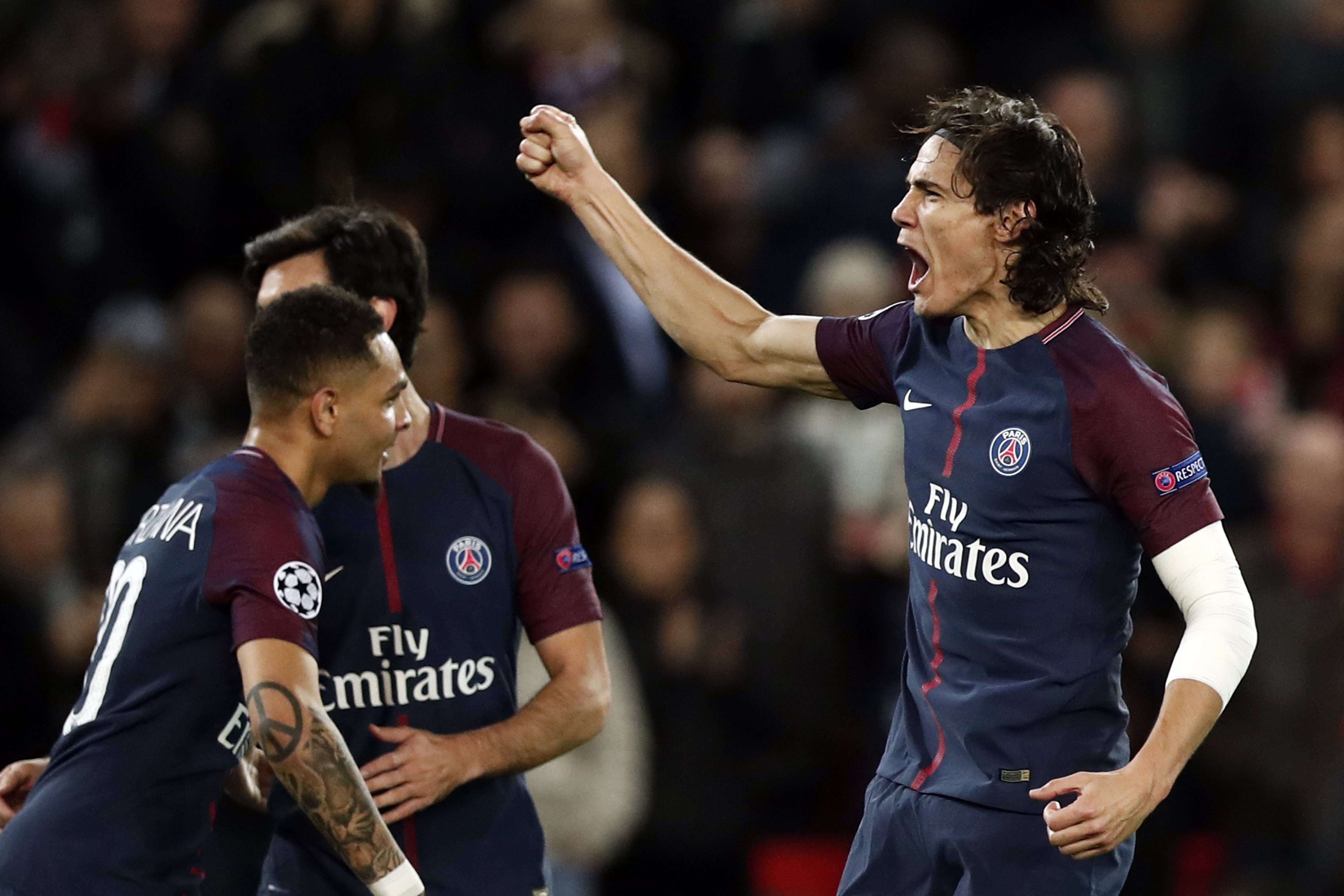 圣诞前夕送温暖，萨卡、马丁内利等阿森纳球员探望生病的孩子（圣诞前夕，萨卡与马丁内利率阿森纳众将探访病童送上温暖）