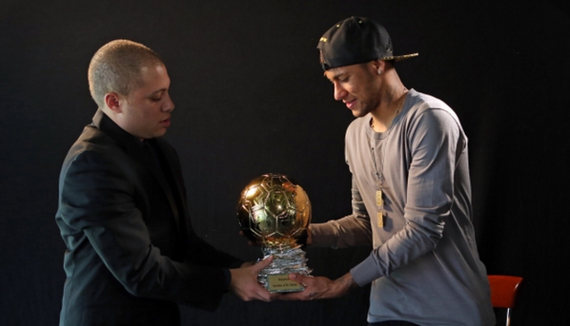 日媒：日本国门铃木彩艳预计13日在日本接受手指骨折手术