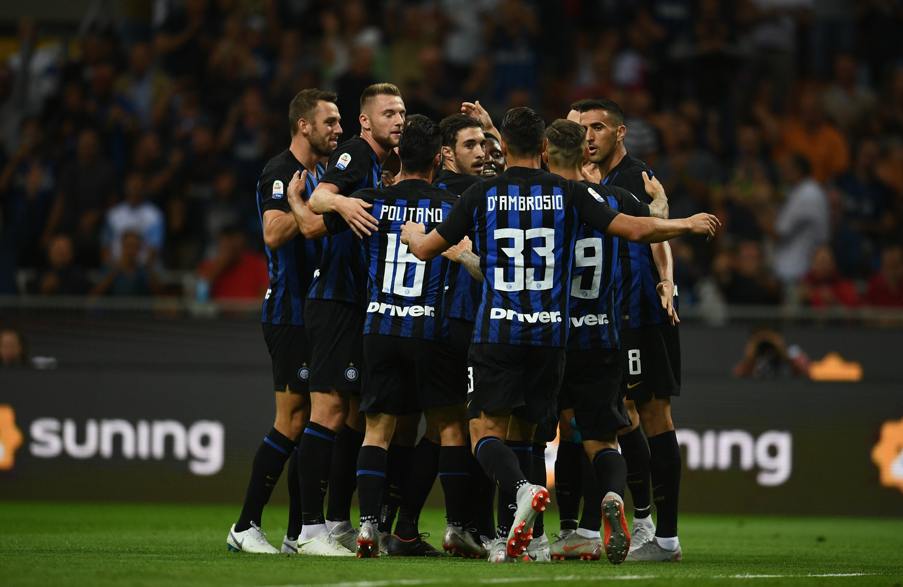 王飞获双料推广人奖，推动中国拳击发展，助力职业拳击繁荣。