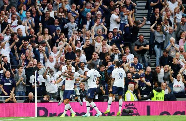 葡媒：C罗明夏世界杯后将与乔治娜在马德拉岛举办婚礼