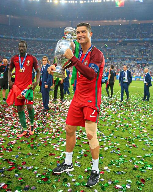 弗拉门戈官方：尽管球队实力不如大巴黎，但仍会为冠军而战（弗拉门戈官方称：虽实力逊于巴黎圣日耳曼，仍将为冠军而战）