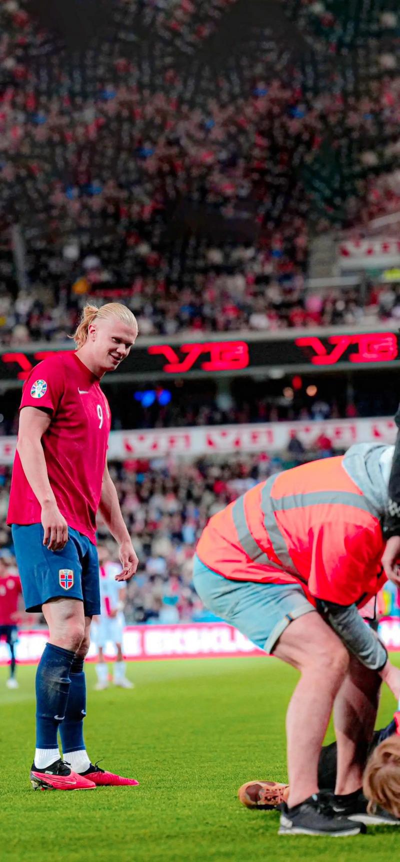 ATP年终总决赛男单小组赛：弗里茨0-2德米纳尔