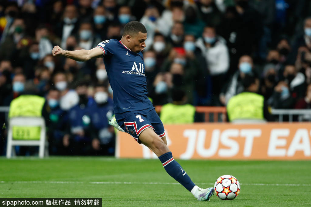 德甲半场：安塞尔米诺建功，多特蒙德暂1-0勒沃库森（半场战报：安塞尔米诺破门，多特蒙德暂以1-0领先勒沃库森）