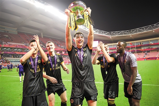 6-0：迪奥曼德·阎，前莱加尼斯球员，在拜访巴萨之前重创法兰克福