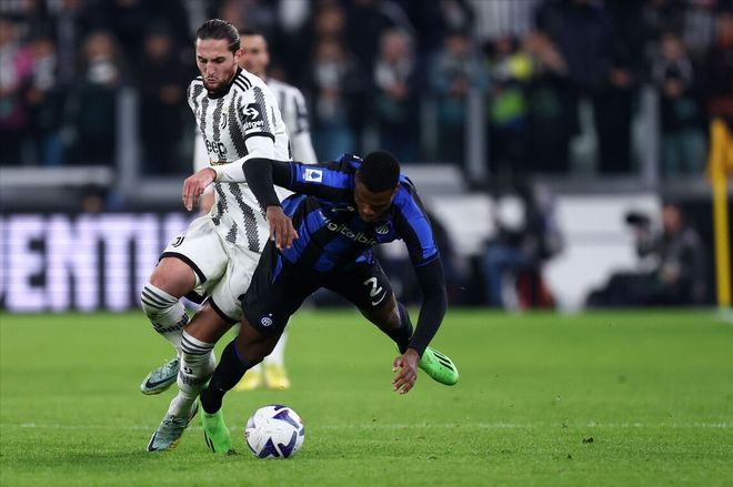 卡拉格：维尔茨本场数据相当亮眼，他的踢法、位置像德布劳内