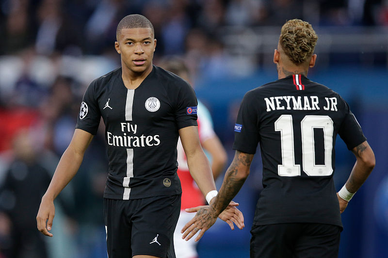 爷青回，维耶里社媒晒与大罗、巴乔、托蒂、卡纳瓦罗等人合照