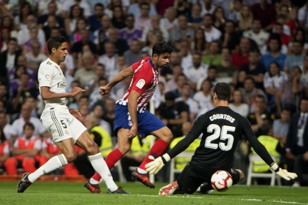 许尔策勒：客战枪手你不能一味退守，要勇敢地踢出自己的风格（许尔策勒：客场挑战阿森纳不能一味死守，必须勇敢打出自身风格）