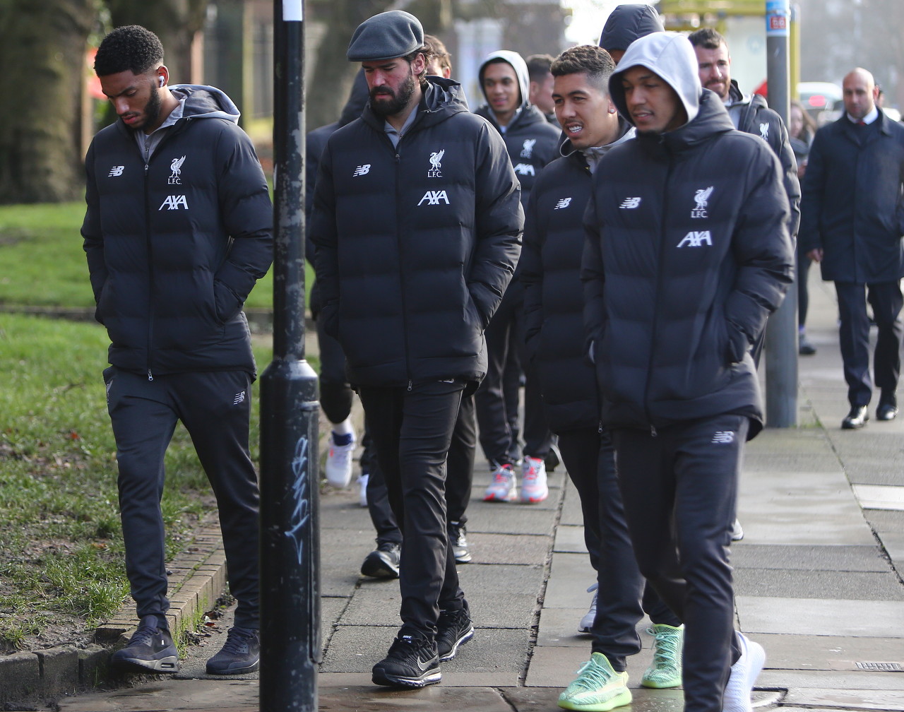 埃芬博格：拜仁前场三人能给卡尔空间，把他与梅西相比没好处