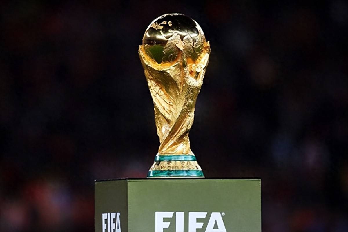 五大联赛各一队跻身欧冠积分榜前五（欧冠积分榜前五席位由五大联赛球队各占一席）