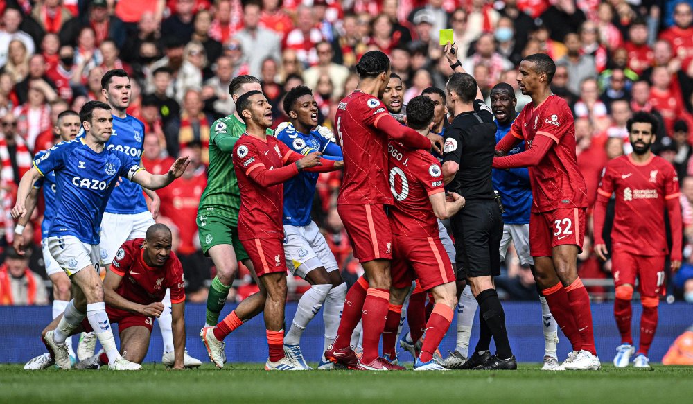 西甲战报：姆巴佩点射+追平C罗纪录，皇马2-0塞维利亚（西甲快讯：姆巴佩点射追平C罗纪录，皇马2-0击退塞维利亚）