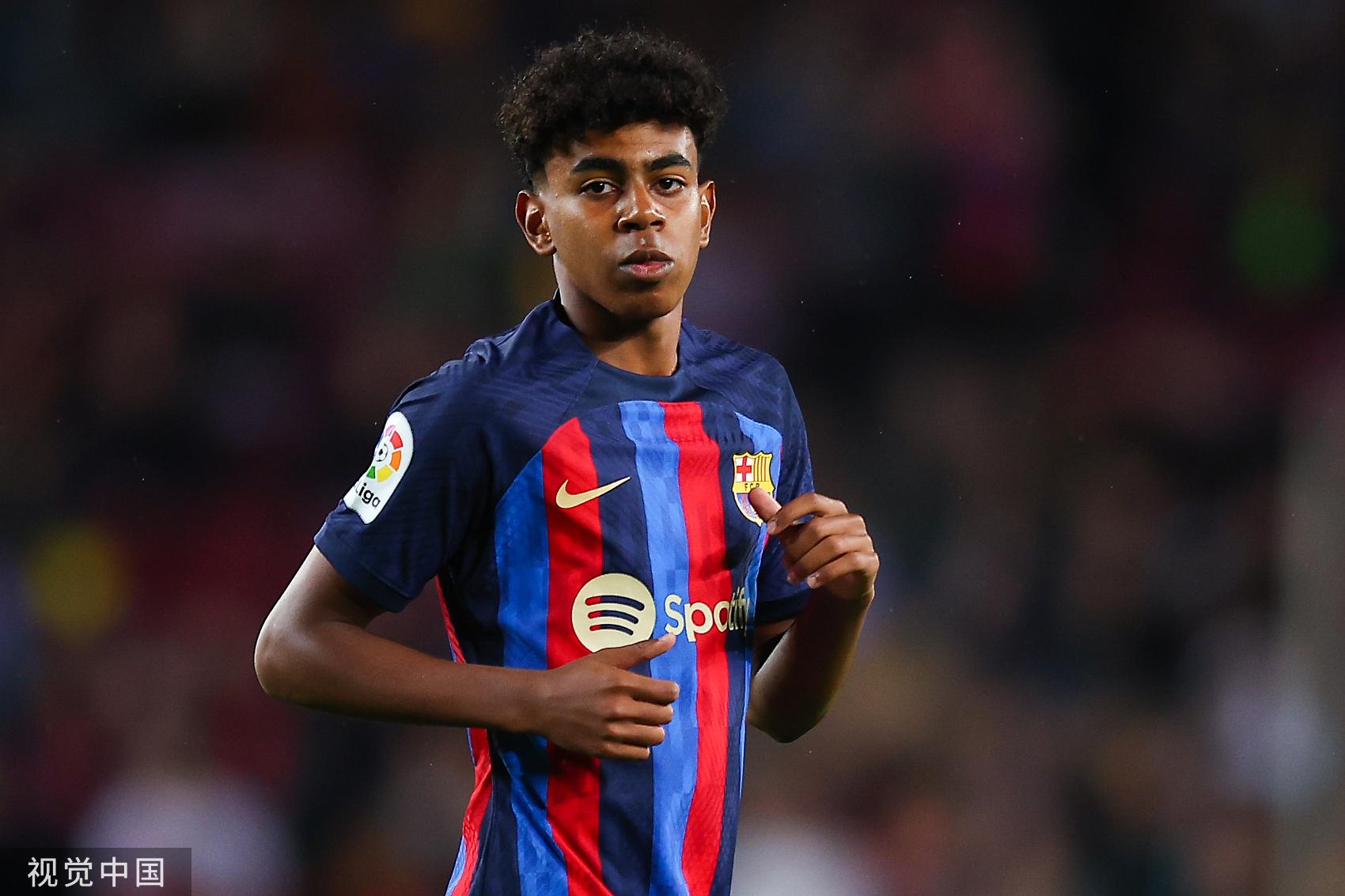 足球是朋友、梦想与人生的瞬间🔴⚫️⚽️（足球，串起朋友、梦想与人生的每个瞬间🔴⚫️⚽️）