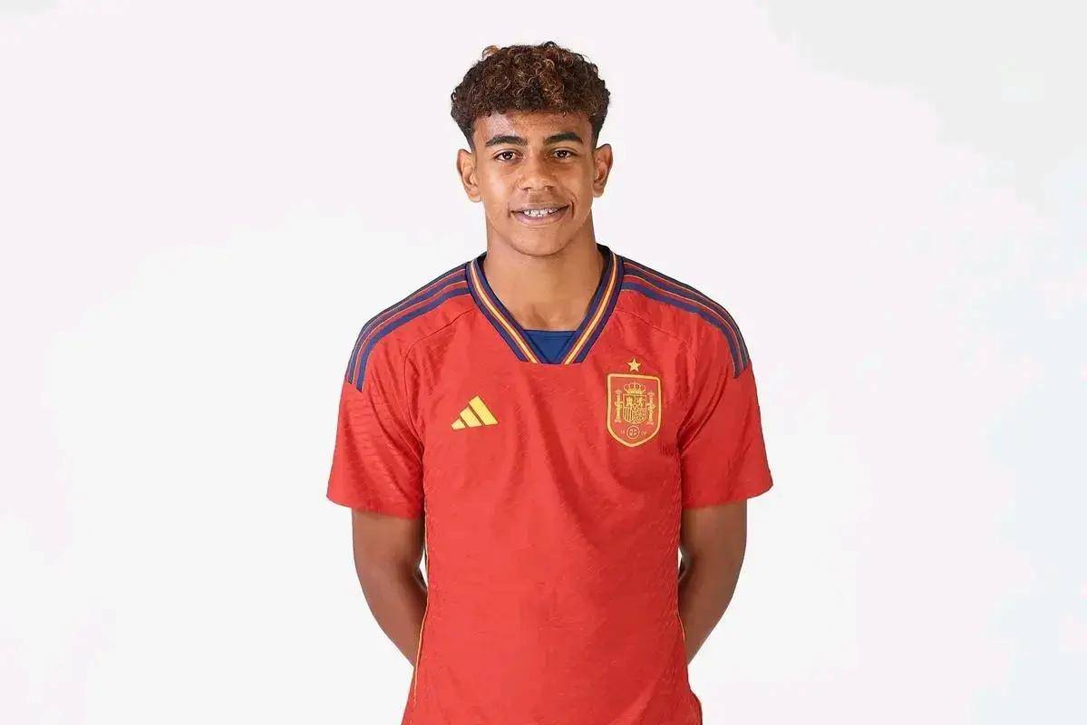 摩根・罗杰斯评最爱五大球星：有C罗无梅西，他是曼联球迷？（摩根·罗杰斯评选最爱五球星：C罗在列梅西落选，他是曼联球迷？）