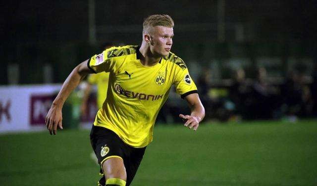 枯坐90分钟 33岁萨拉赫暗示离队 炮轰斯洛特：背信弃义一脚踹开我