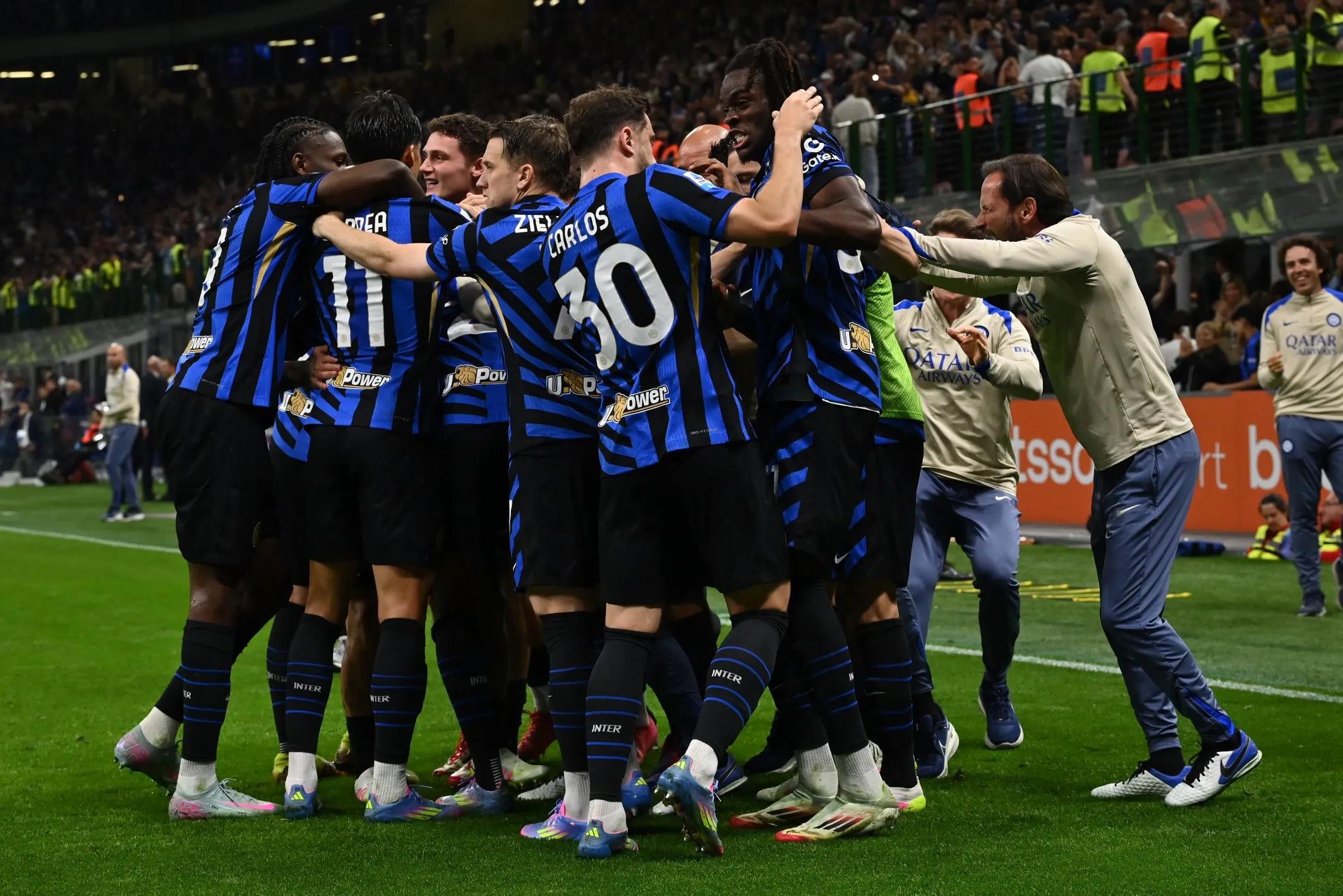 迪斯蒂法诺赢得超级金球奖36周年，皇马在官方社媒发文庆祝（皇马官方社媒纪念迪斯蒂法诺加冕超级金球36周年）